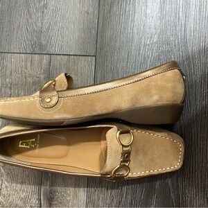 Elegant Tan Women’s Loafers by Etienne Aigner